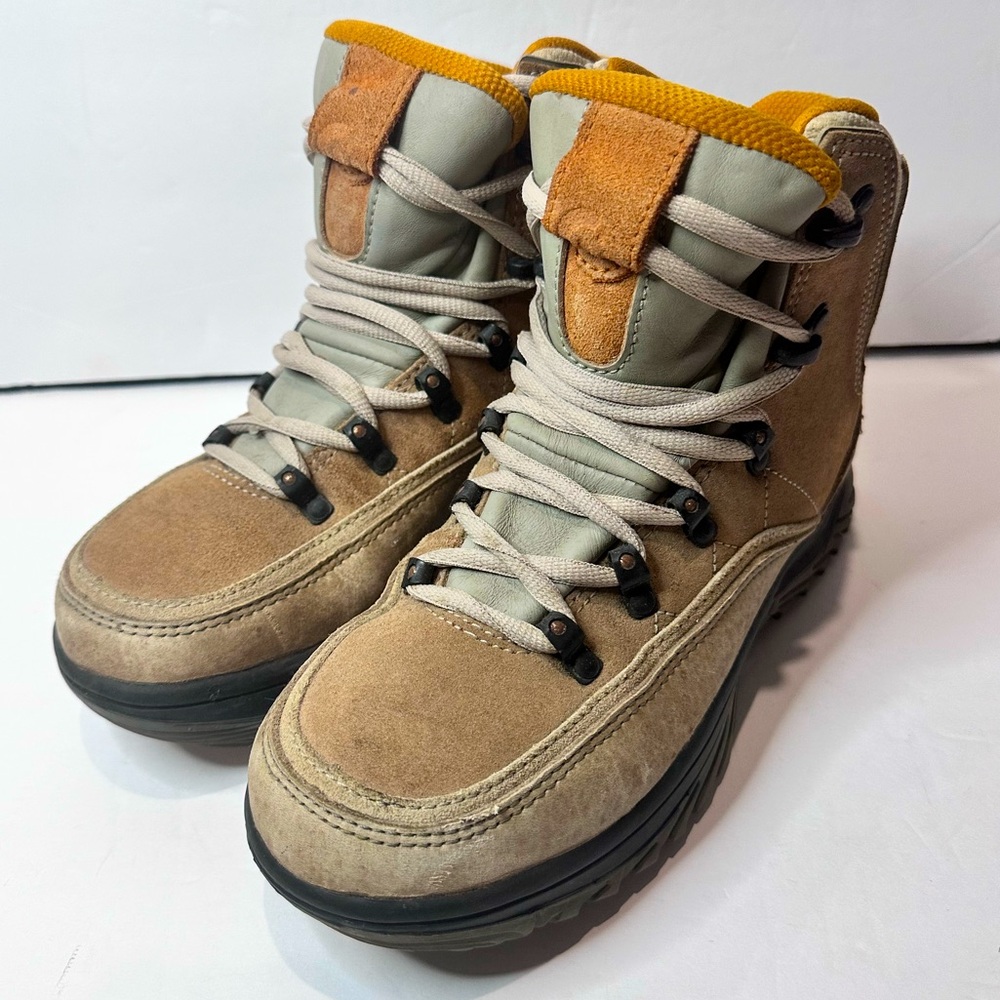 Gravis Tan and Gray women’s Hiking Boots